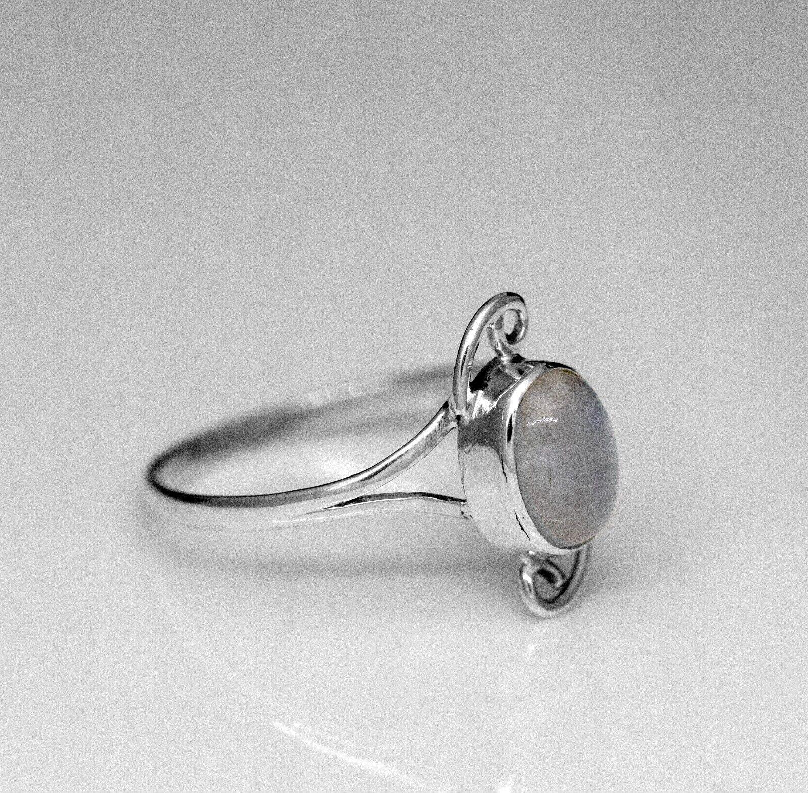 925 Sterling Silver Ladies Moonstone Oval Cabochon Gemstone Ring Boxed Jewelry