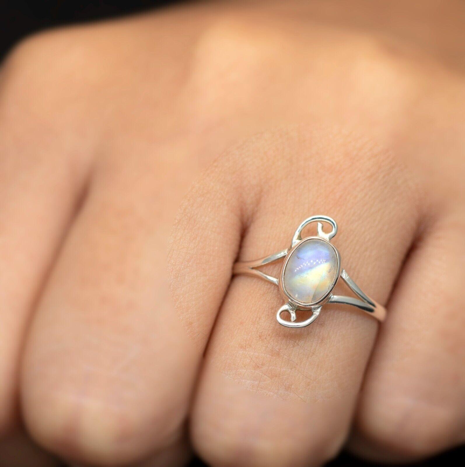 925 Sterling Silver Ladies Moonstone Oval Cabochon Gemstone Ring Boxed Jewelry