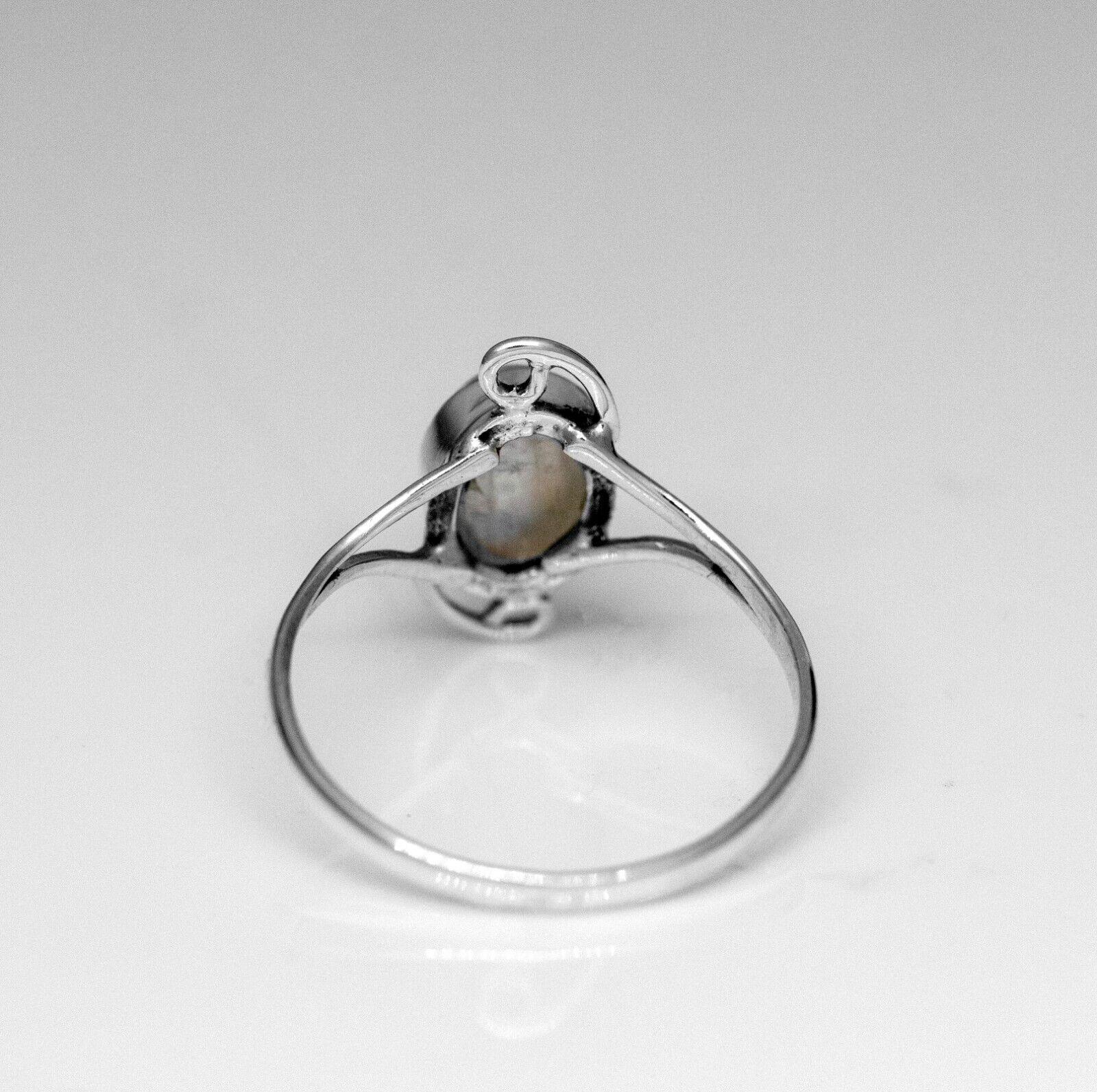 925 Sterling Silver Ladies Moonstone Oval Cabochon Gemstone Ring Boxed Jewelry