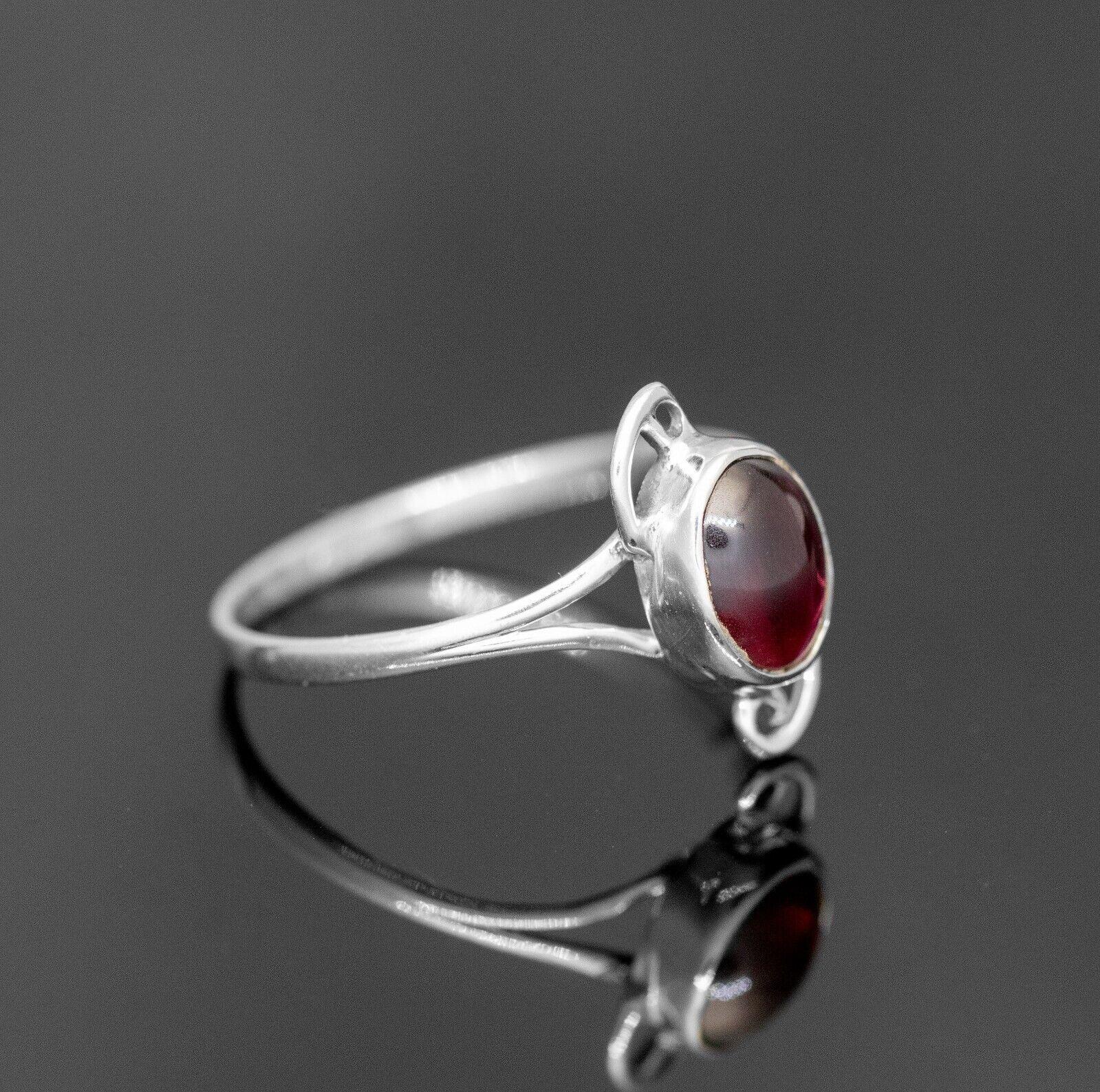 925 Sterling Silver Ladies Red Garnet Oval Cabochon Gemstone Ring Boxed Jewelry