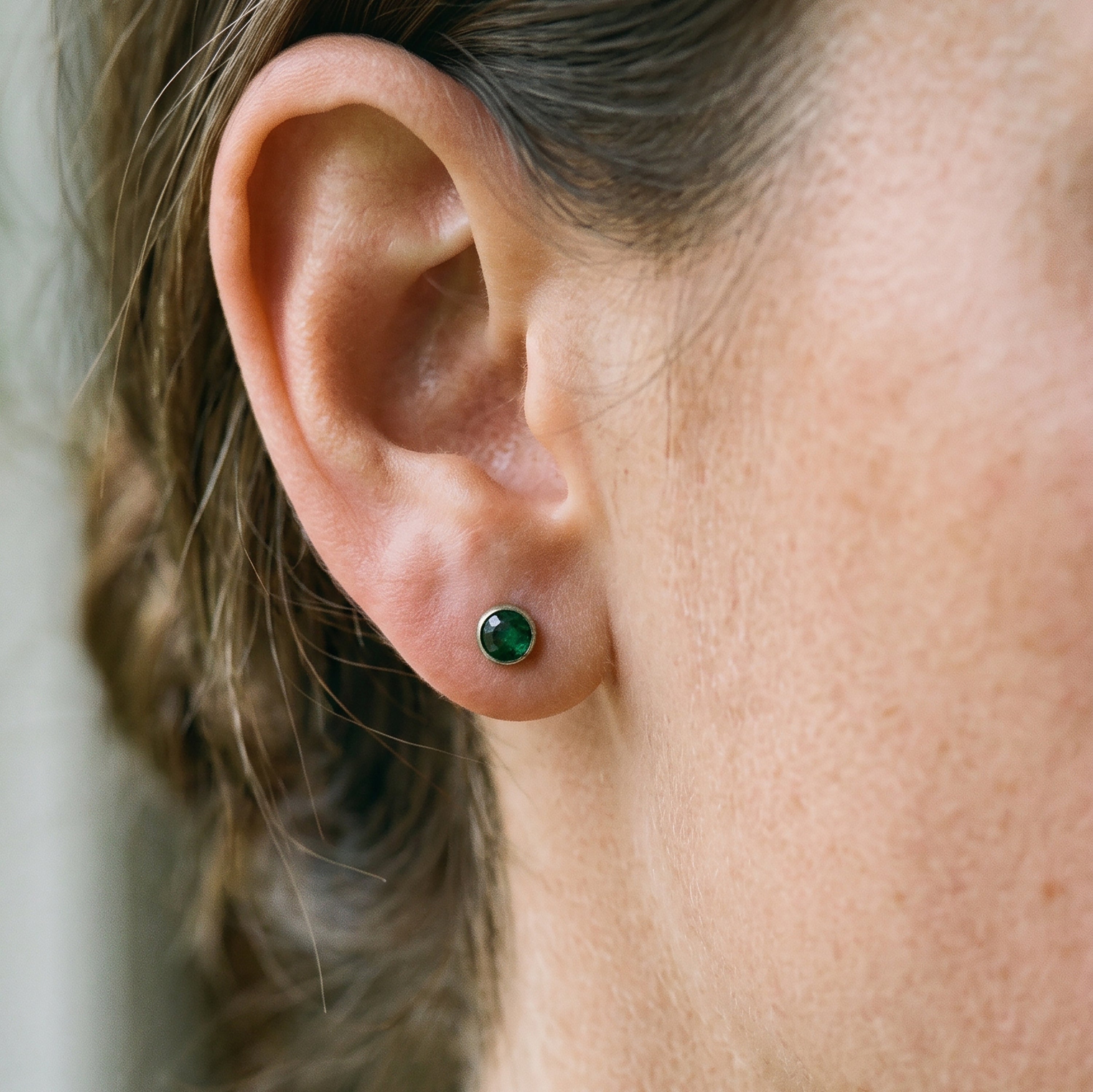 Small 925 Sterling Silver Emerald Round Earrings Studs Gemstone Ladies Gift