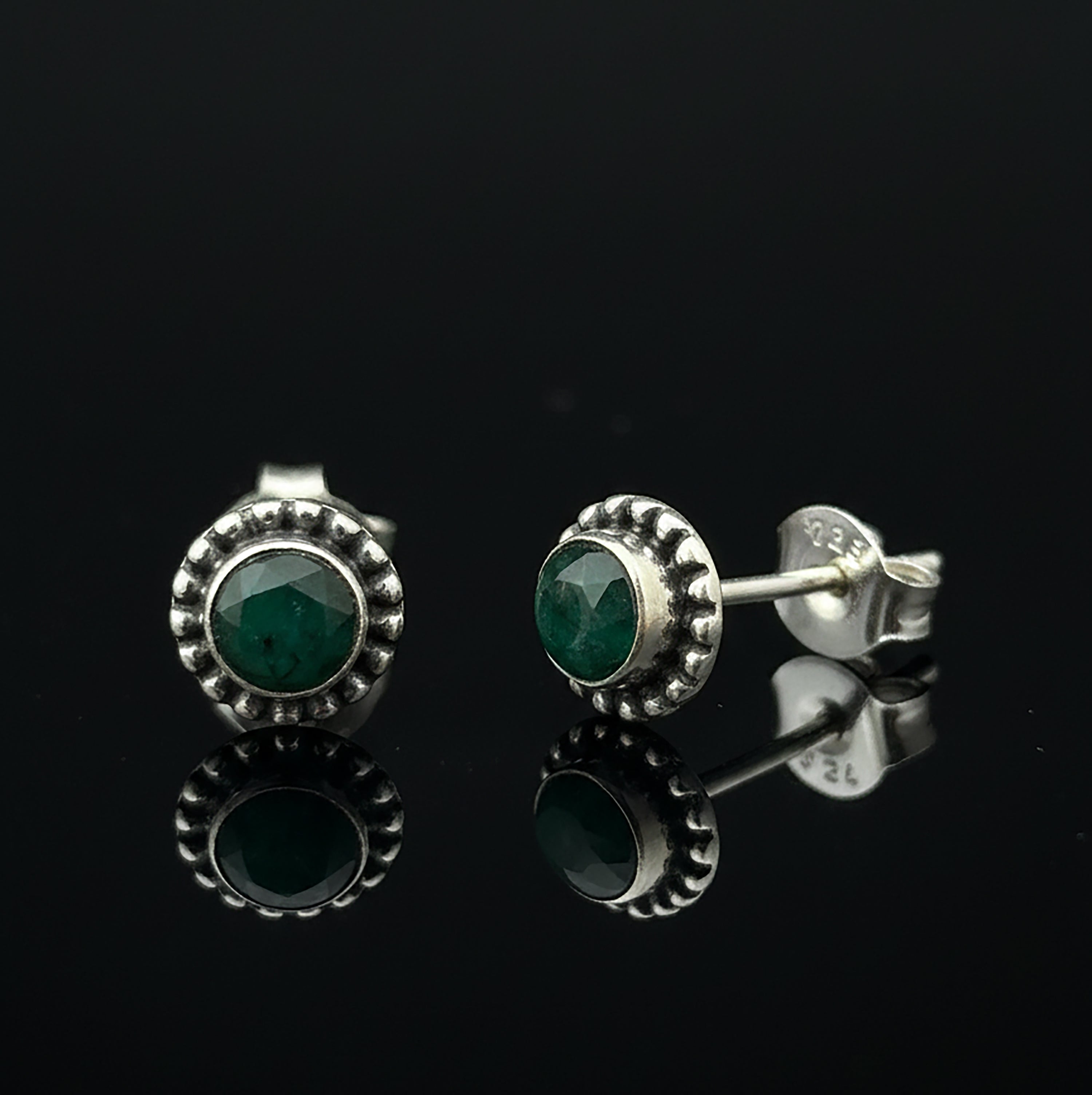 Dainty 925 Sterling Silver Beaded Edge Green Emerald Ladies Studs Jewellery Earrings