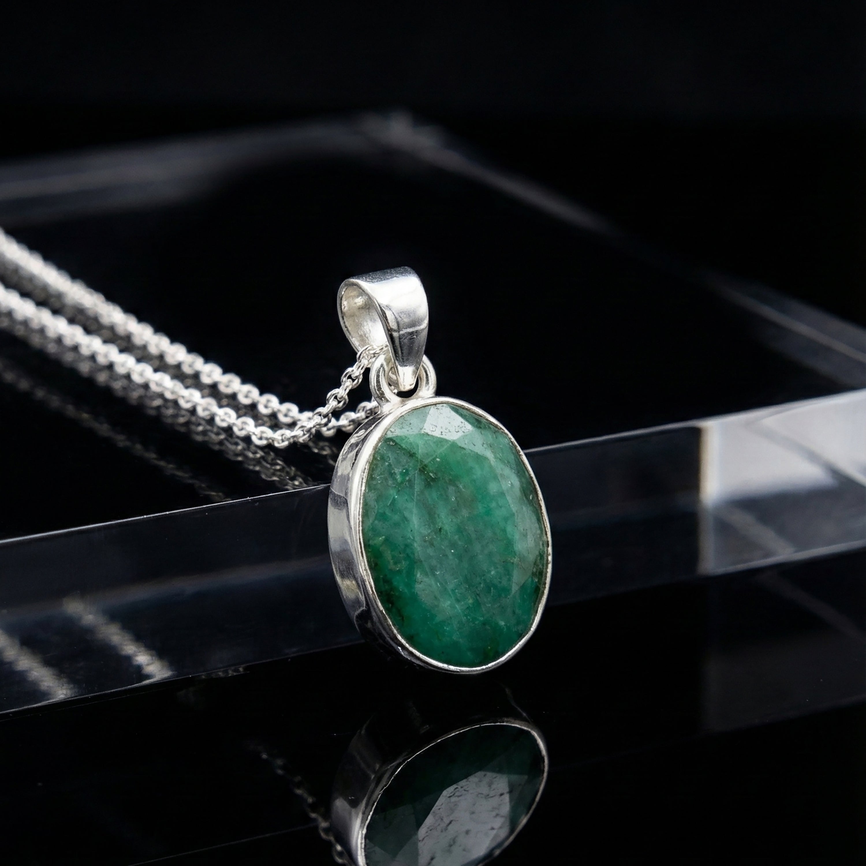 Oval Cut Sterling Silver 925 Emerald Gemstone Pendant Necklace Ladies Jewellery Gift