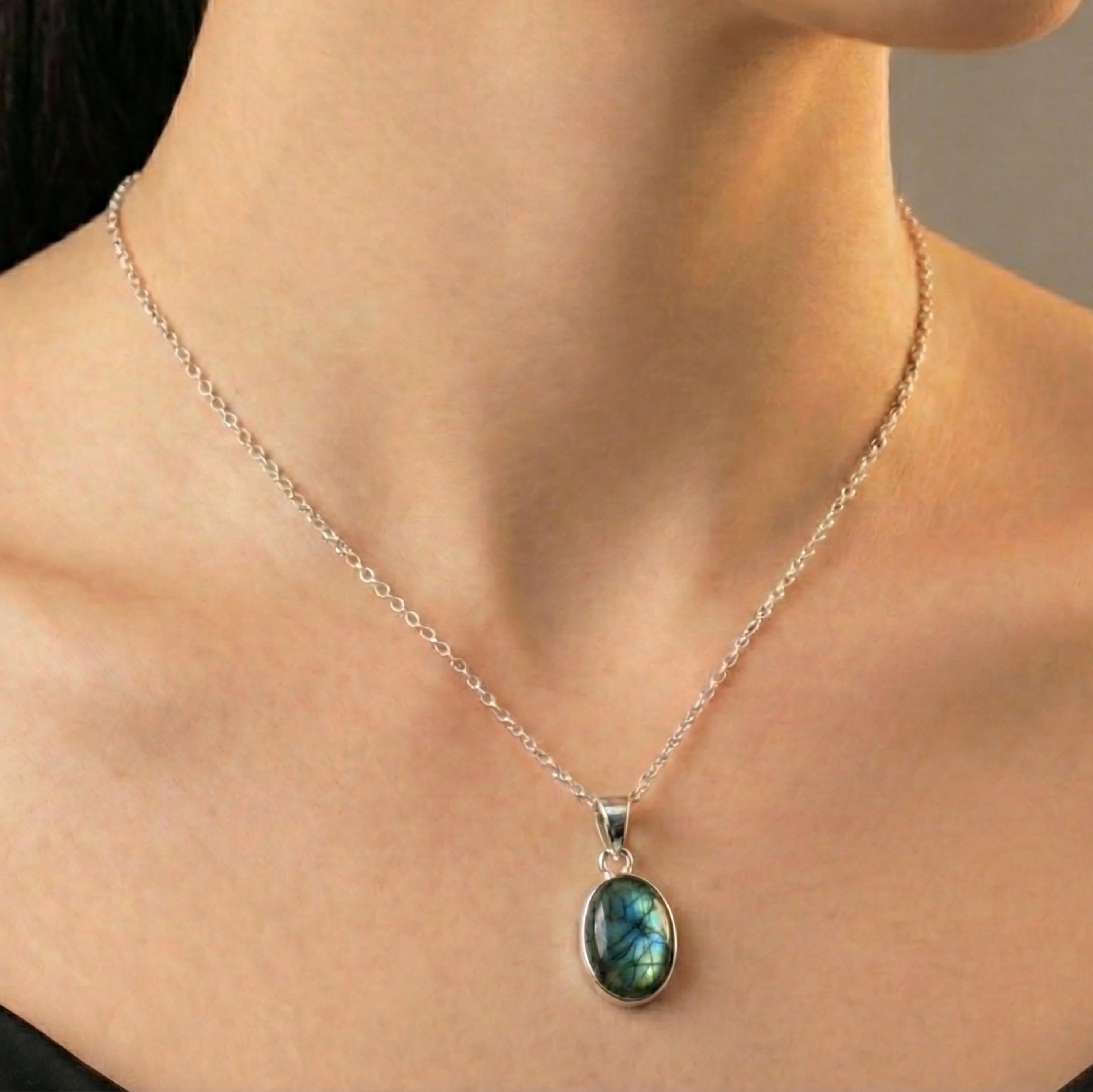 Oval Cut Sterling Silver 925 Labradorite Gemstone Pendant Necklace Ladies Jewellery