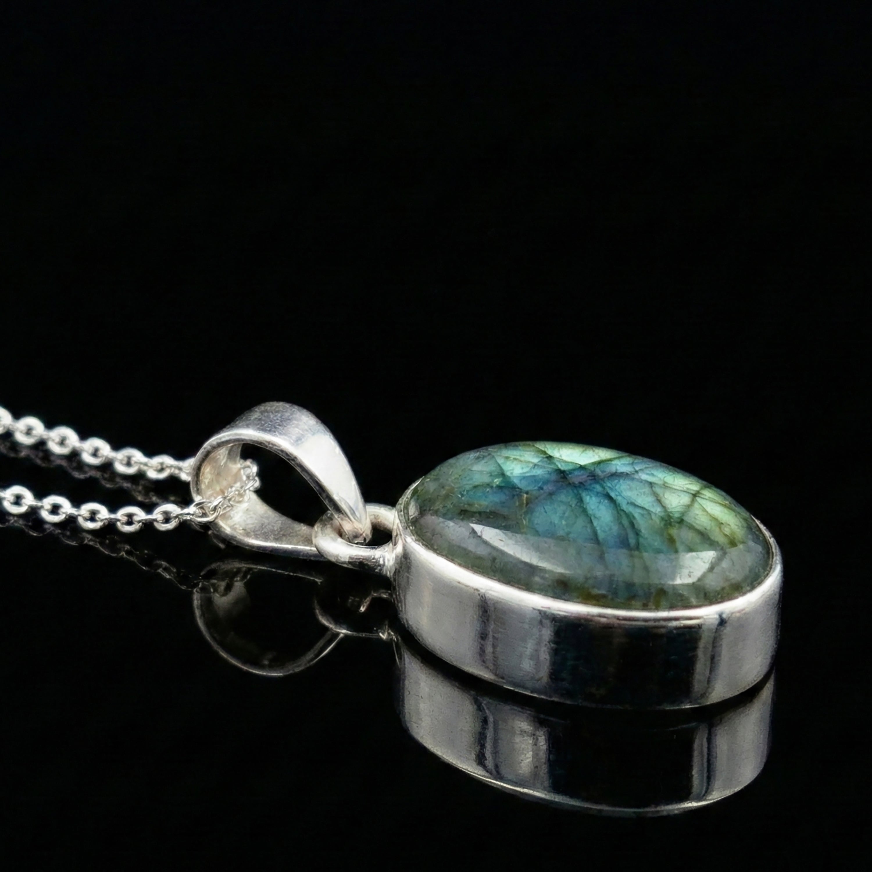 Oval Cut Sterling Silver 925 Labradorite Gemstone Pendant Necklace Ladies Jewellery