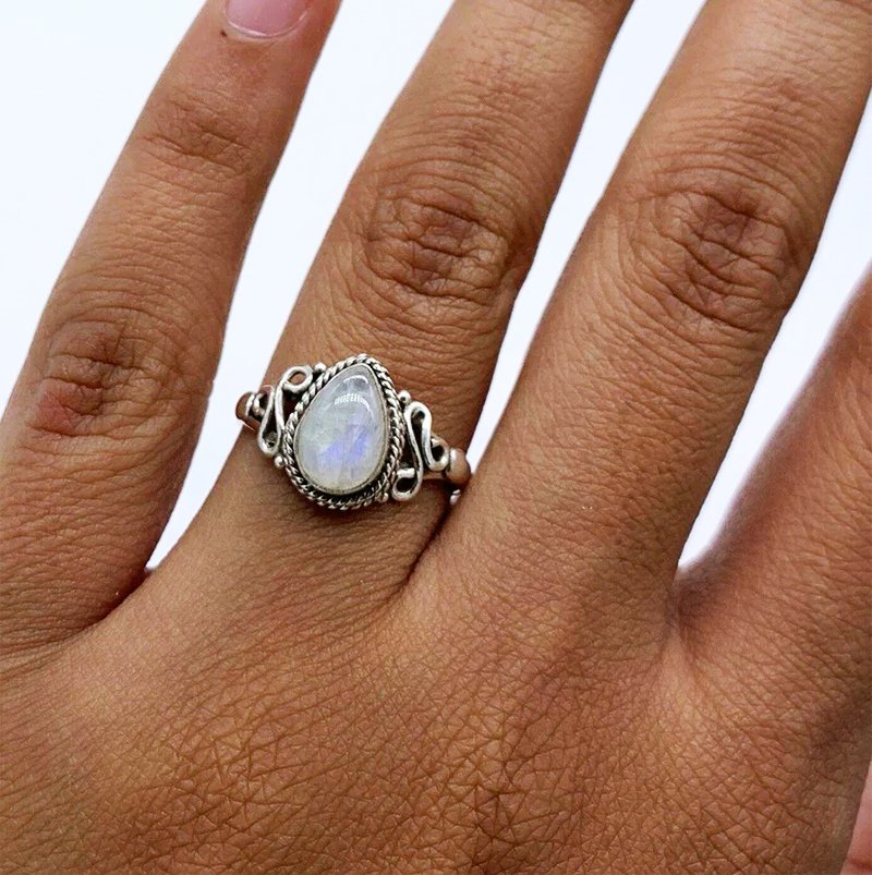 Designer 925 Sterling Silver Ladies Moonstone Pear Cut Gemstone Ring Ideal Gift