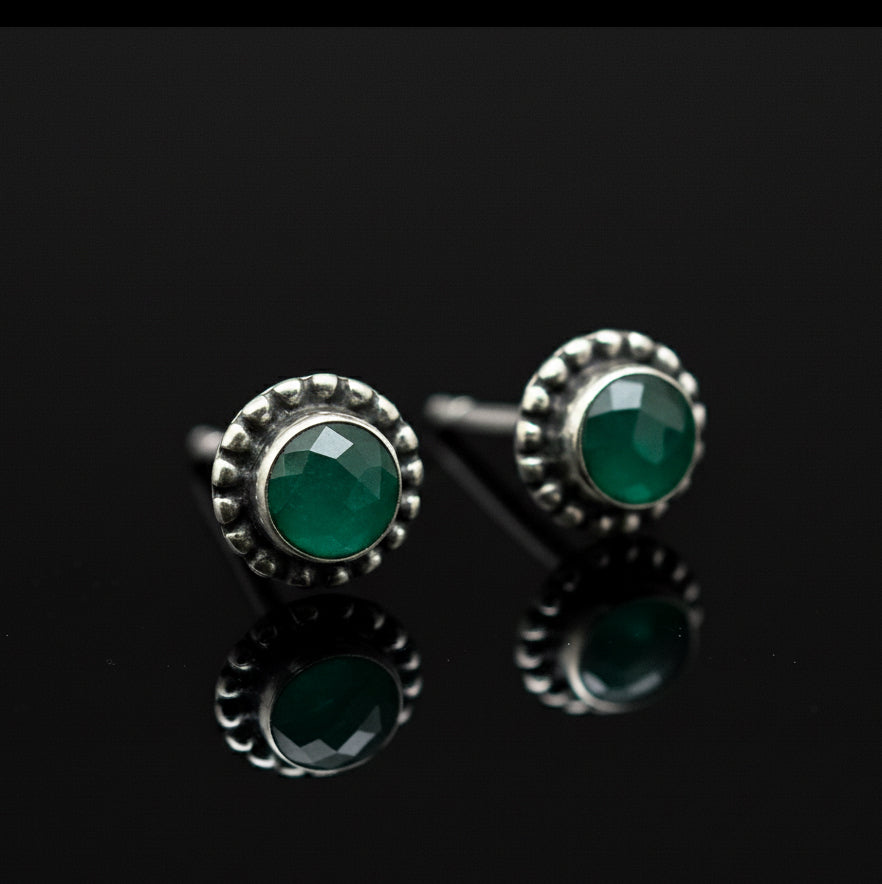 Dainty 925 Sterling Silver Beaded Edge Green Emerald Ladies Studs Jewellery Earrings