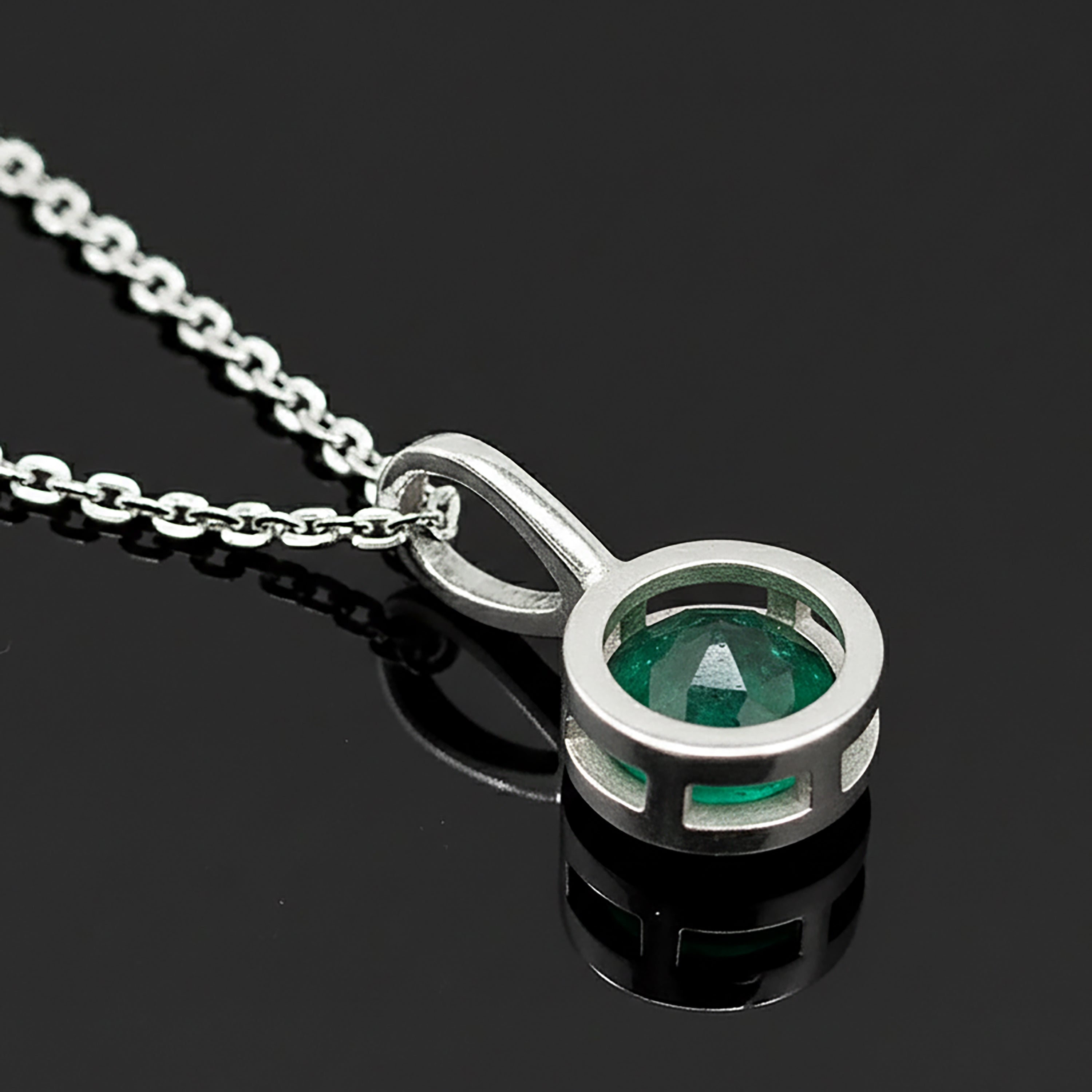 925 Sterling Silver Faceted Green Emerald Gemstone Ladies Pendant