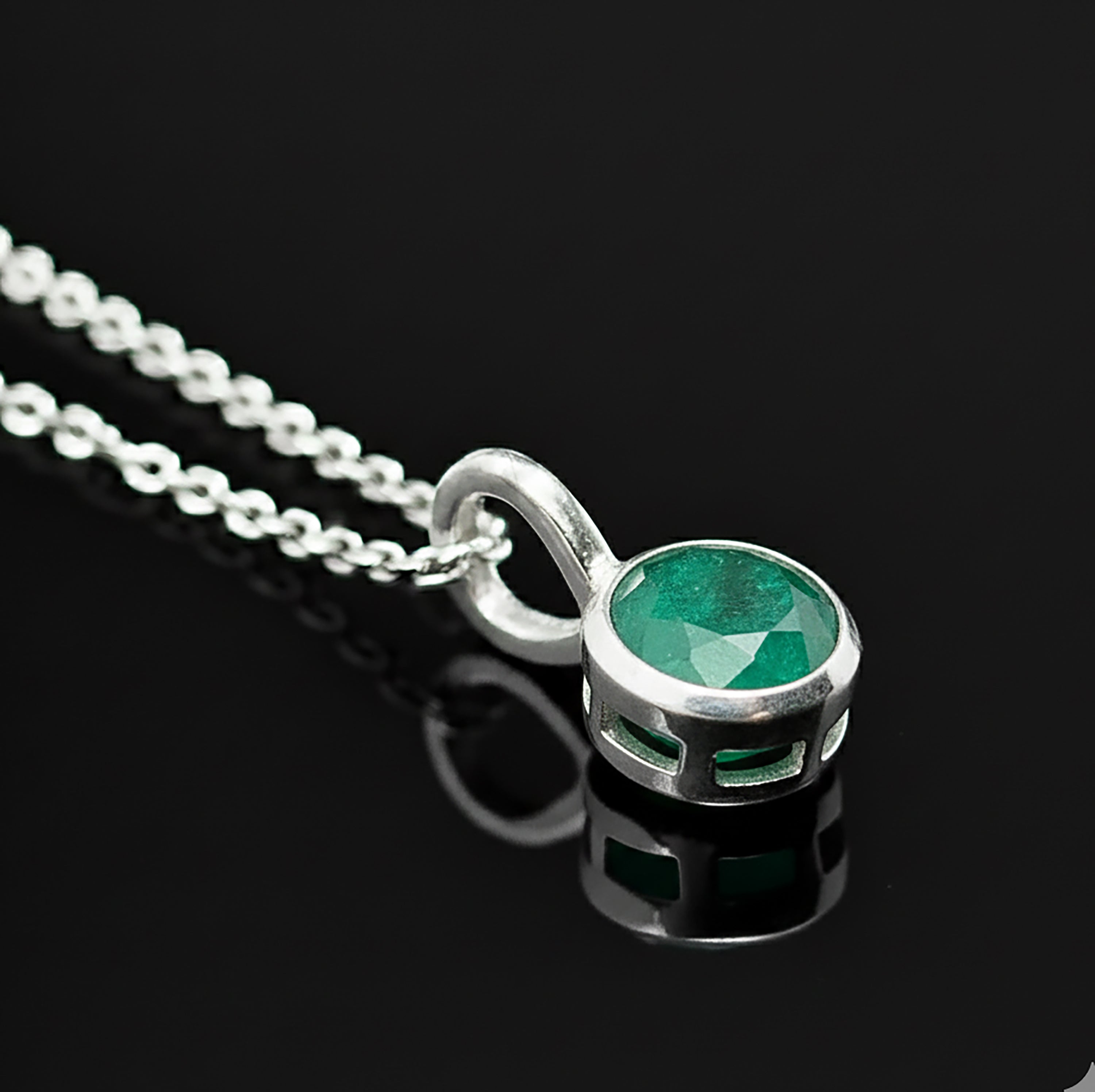 925 Sterling Silver Faceted Green Emerald Gemstone Ladies Pendant