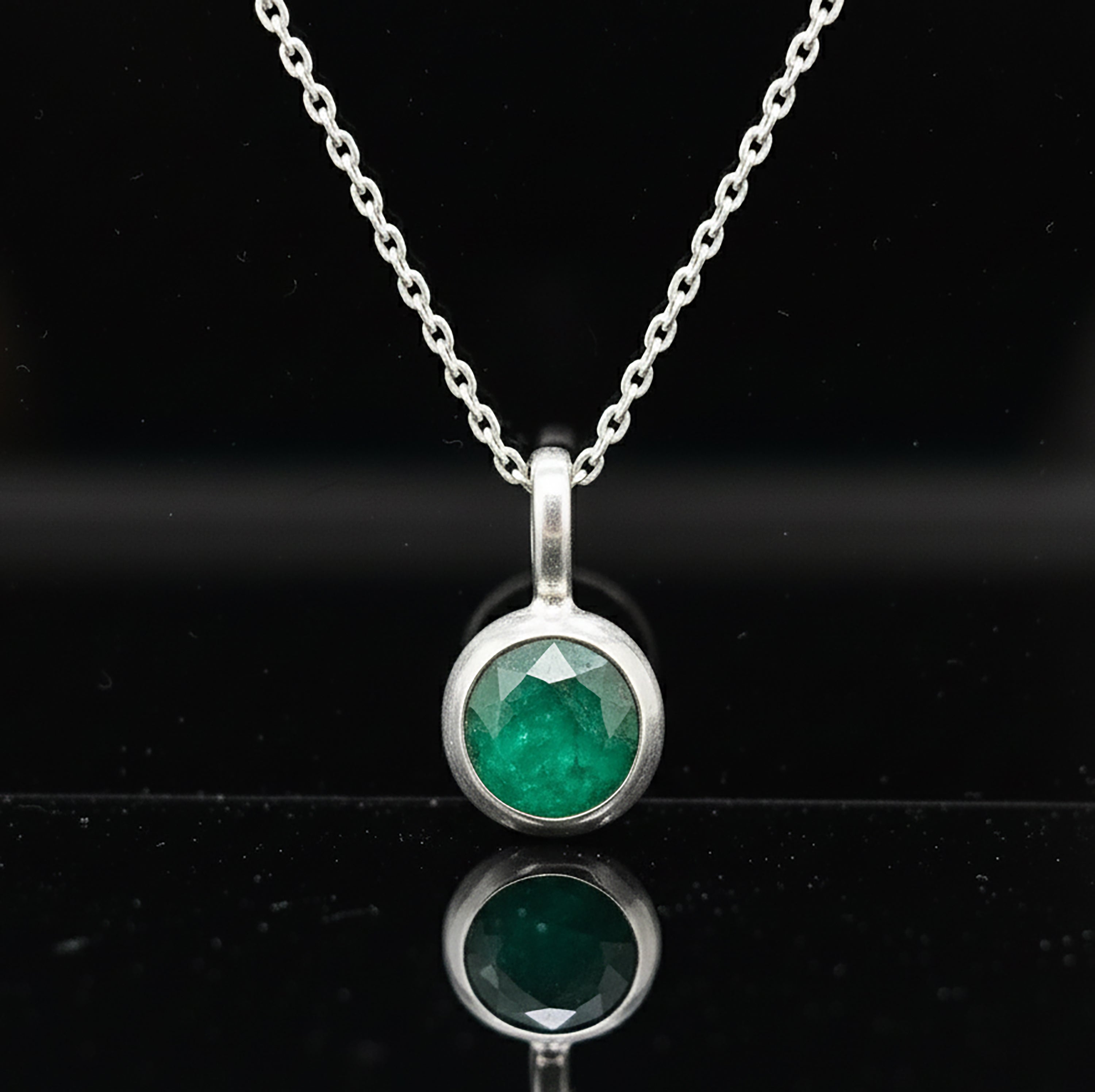 925 Sterling Silver Faceted Green Emerald Gemstone Ladies Pendant