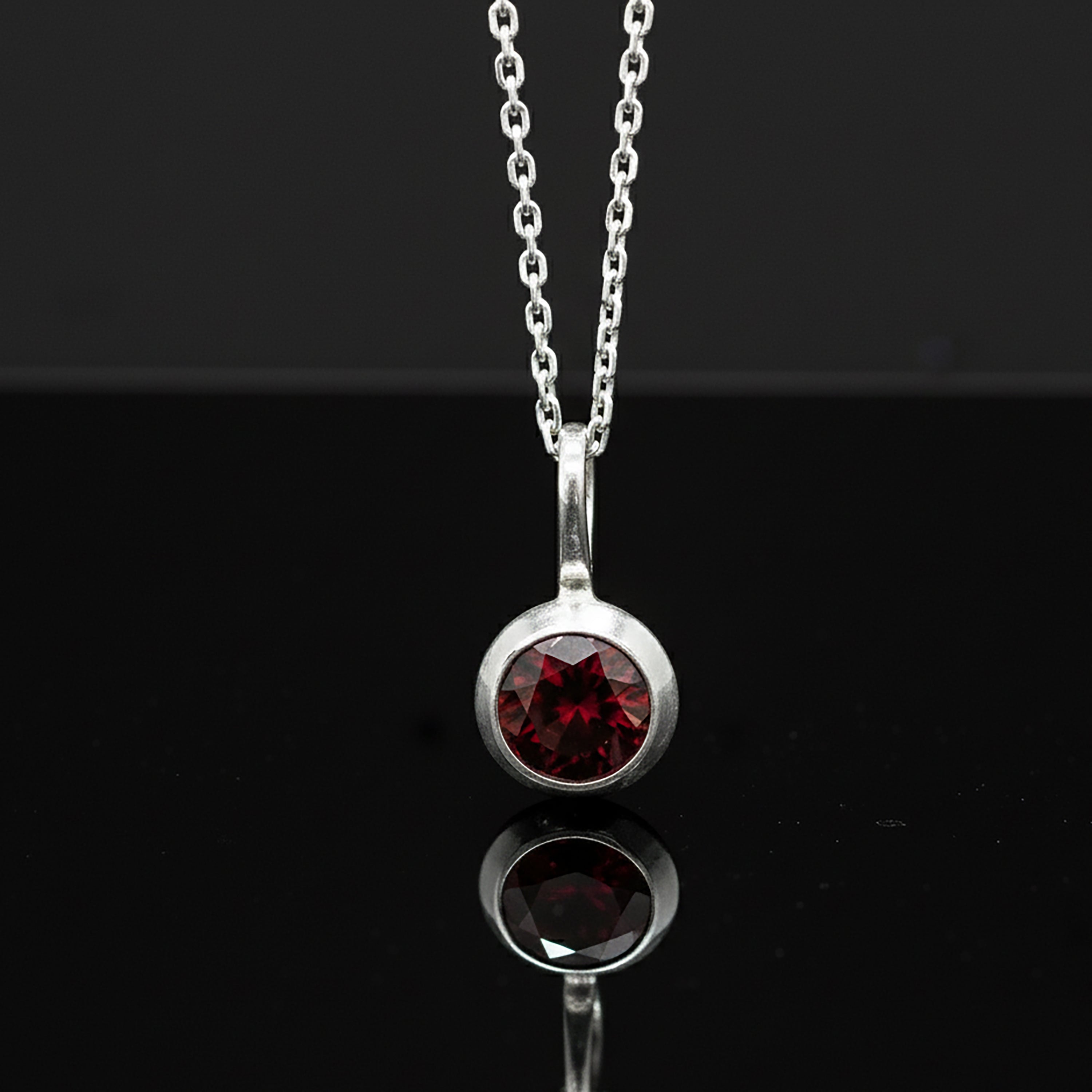 925 Sterling Silver Faceted Natural Garnet Gemstone Ladies Pendant