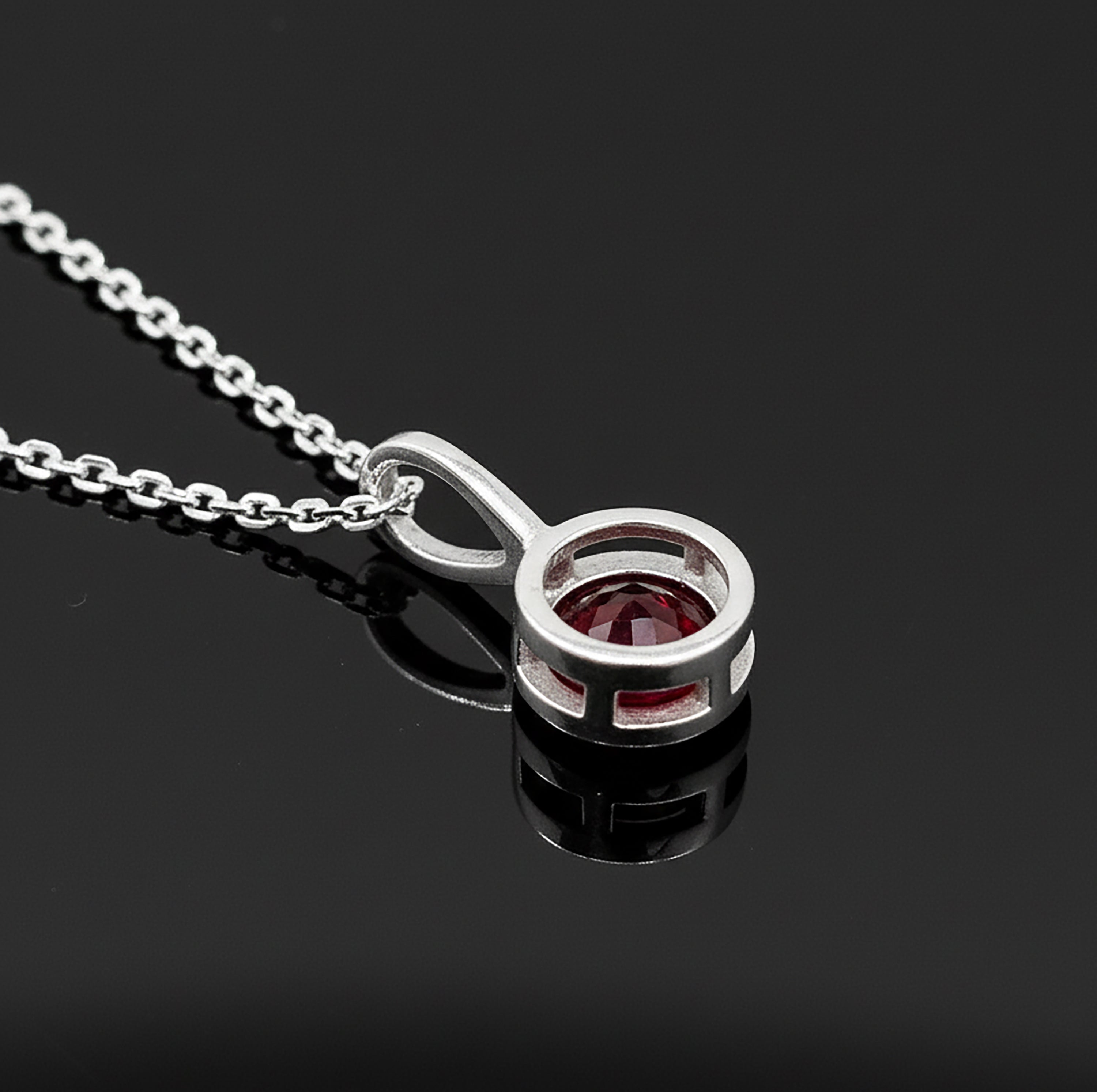 925 Sterling Silver Faceted Natural Garnet Gemstone Ladies Pendant