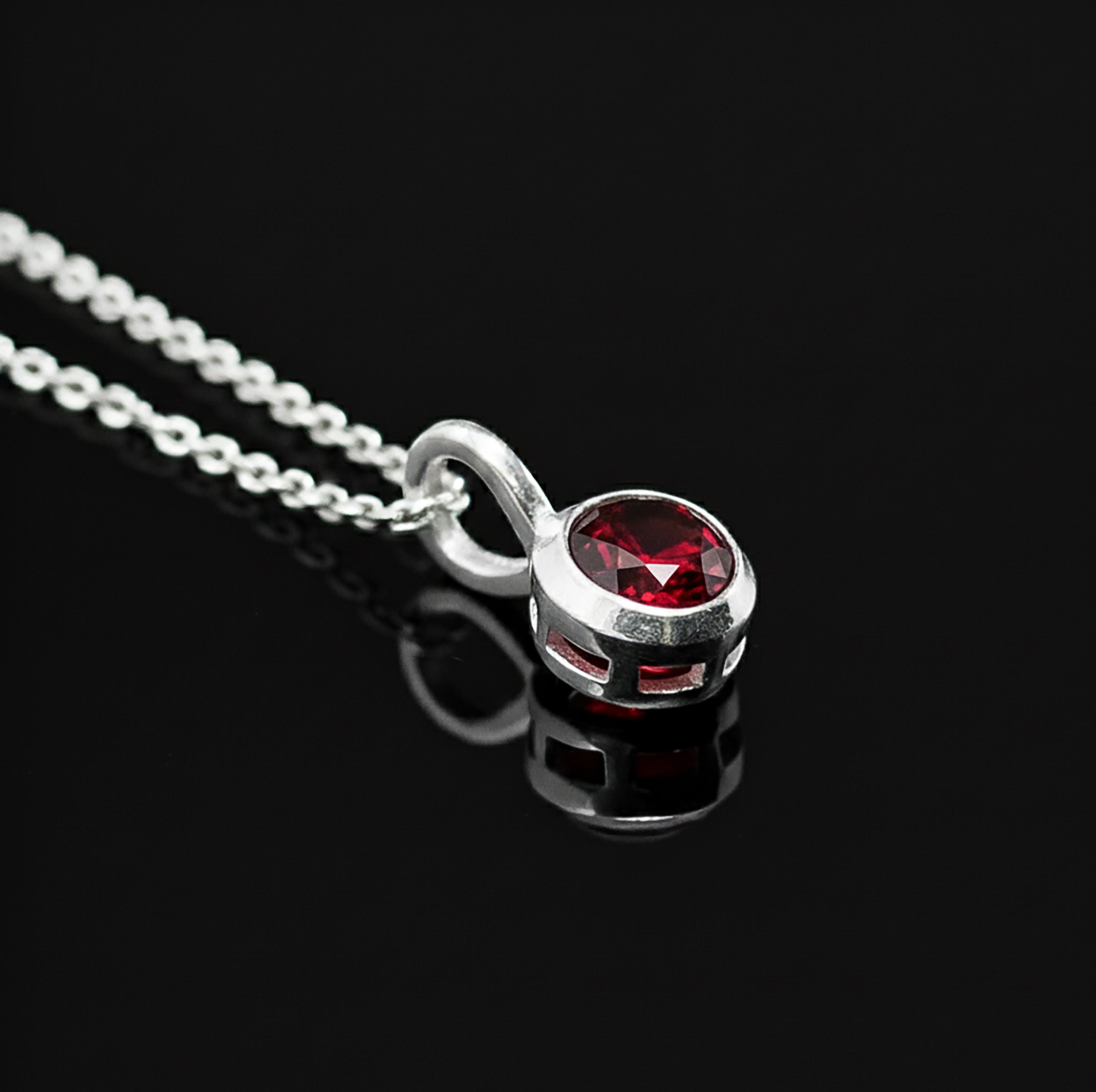 925 Sterling Silver Faceted Natural Garnet Gemstone Ladies Pendant