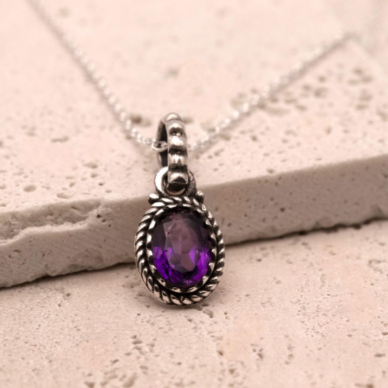 925 Sterling Silver Purple Amethyst Gemstone Ladies Vintage Pendant Necklace
