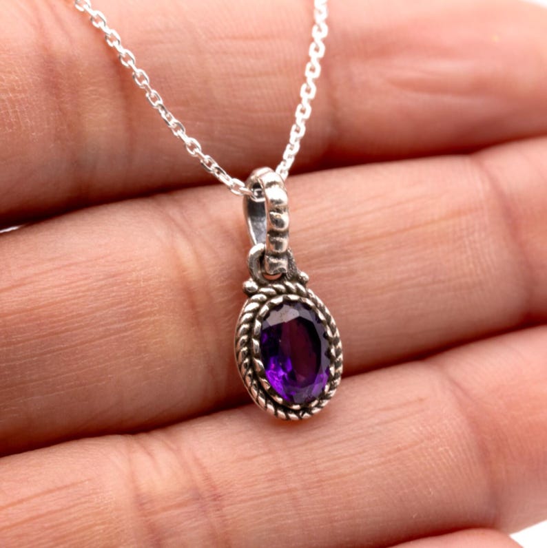 925 Sterling Silver Purple Amethyst Gemstone Ladies Vintage Pendant Necklace