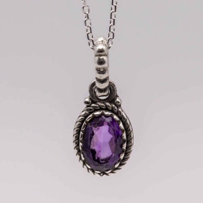 925 Sterling Silver Purple Amethyst Gemstone Ladies Vintage Pendant Necklace