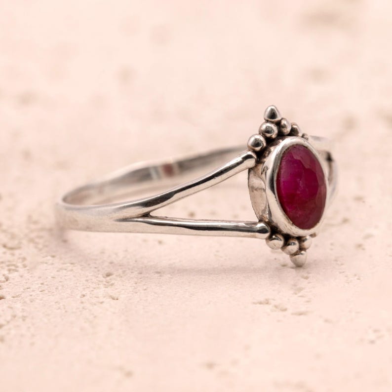 925 Sterling Silver Ladies Minimalist Ring Oval Red Ruby Gemstone Jewellery