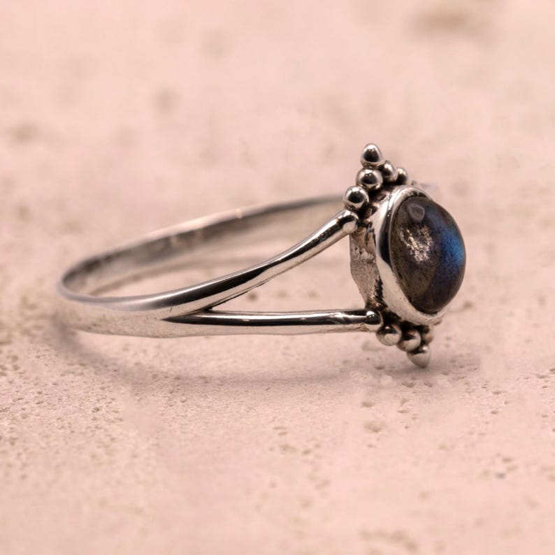 925 Sterling Silver Ladies Minimalist Ring Oval Labradorite Gemstone Jewellery