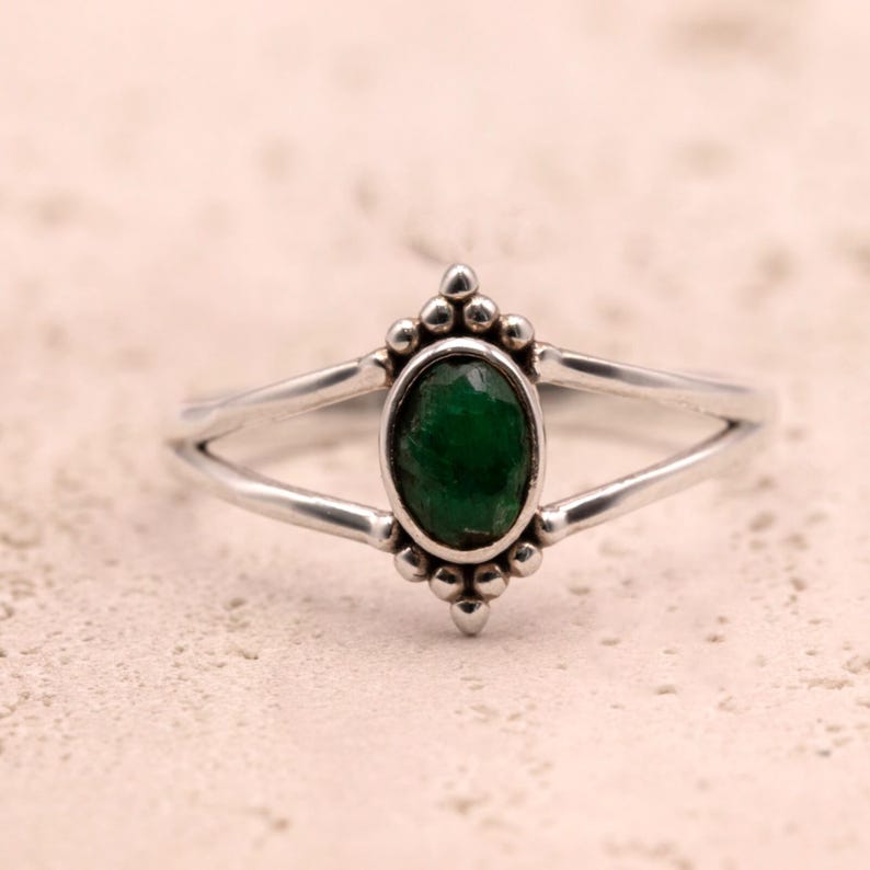 925 Sterling Silver Ladies Minimalist Ring Oval Green Emerald Gemstone Jewellery