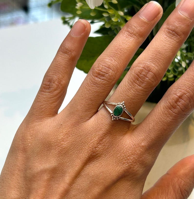 925 Sterling Silver Ladies Minimalist Ring Oval Green Emerald Gemstone Jewellery