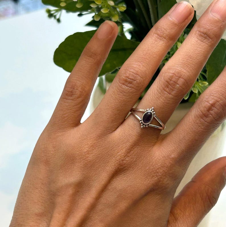 925 Sterling Silver Ladies Minimalist Ring Oval Amethyst Gemstone Jewellery