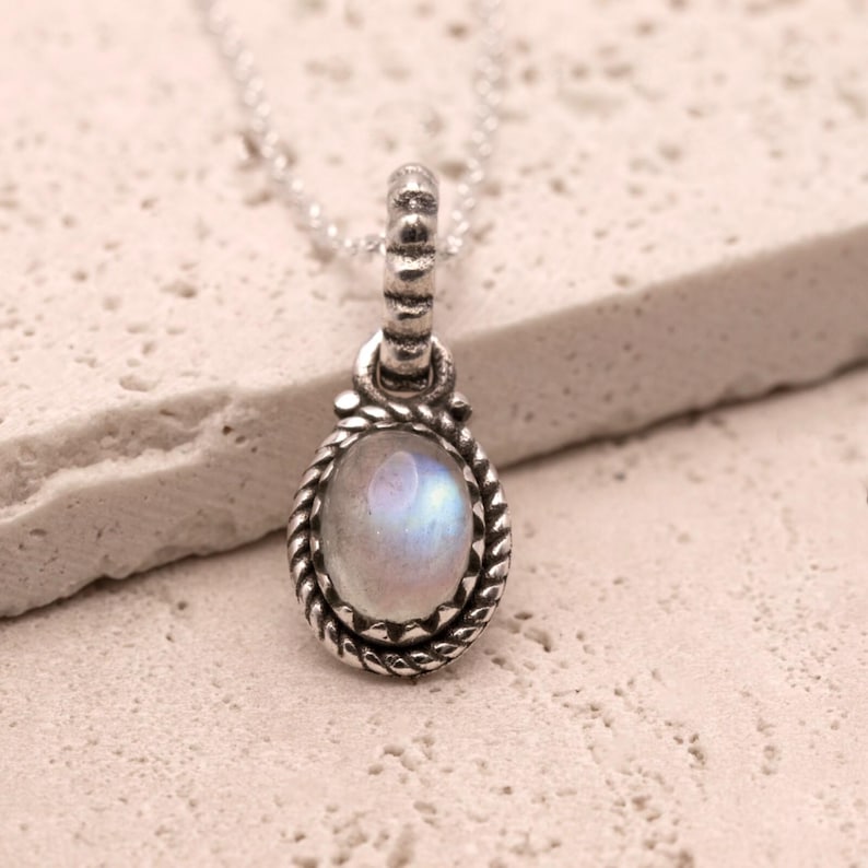 925 Sterling Silver Moonstone Gemstone Ladies Vintage Pendant Necklace