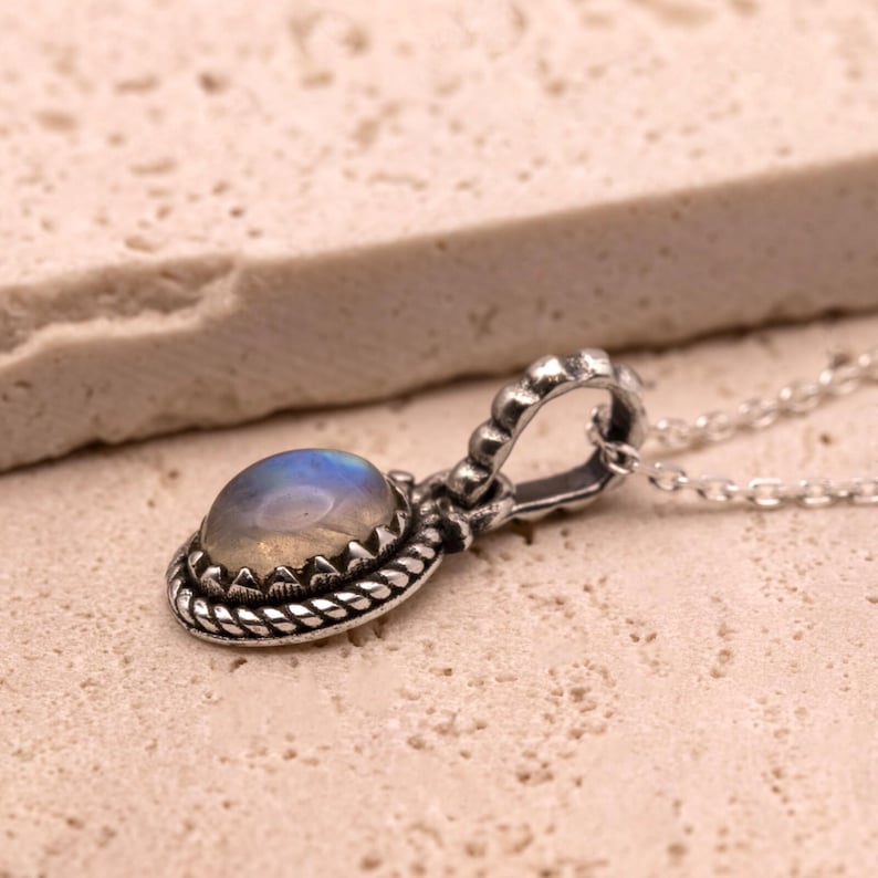 925 Sterling Silver Moonstone Gemstone Ladies Vintage Pendant Necklace