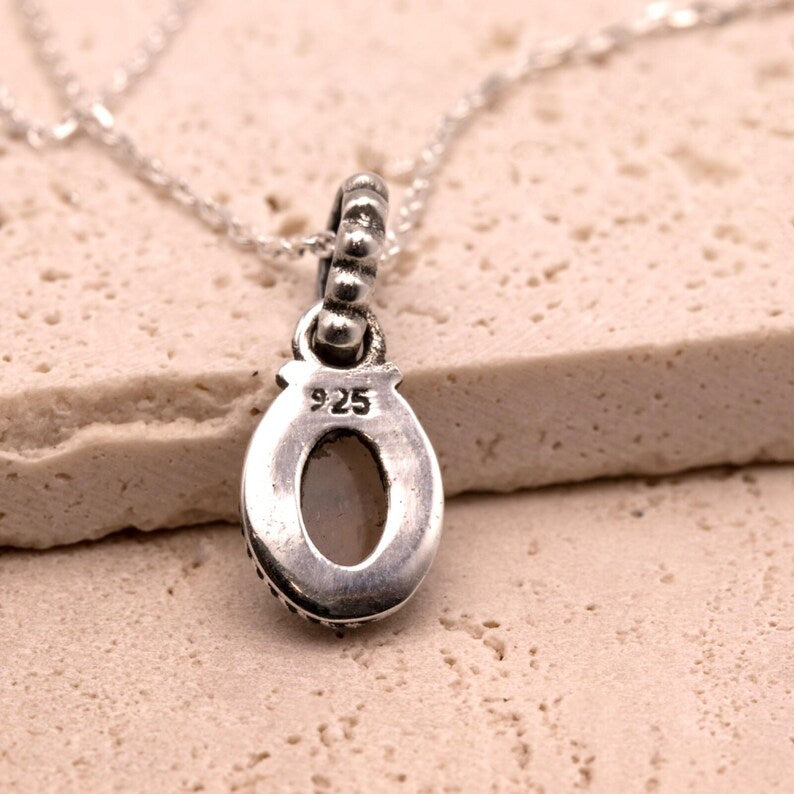925 Sterling Silver Moonstone Gemstone Ladies Vintage Pendant Necklace