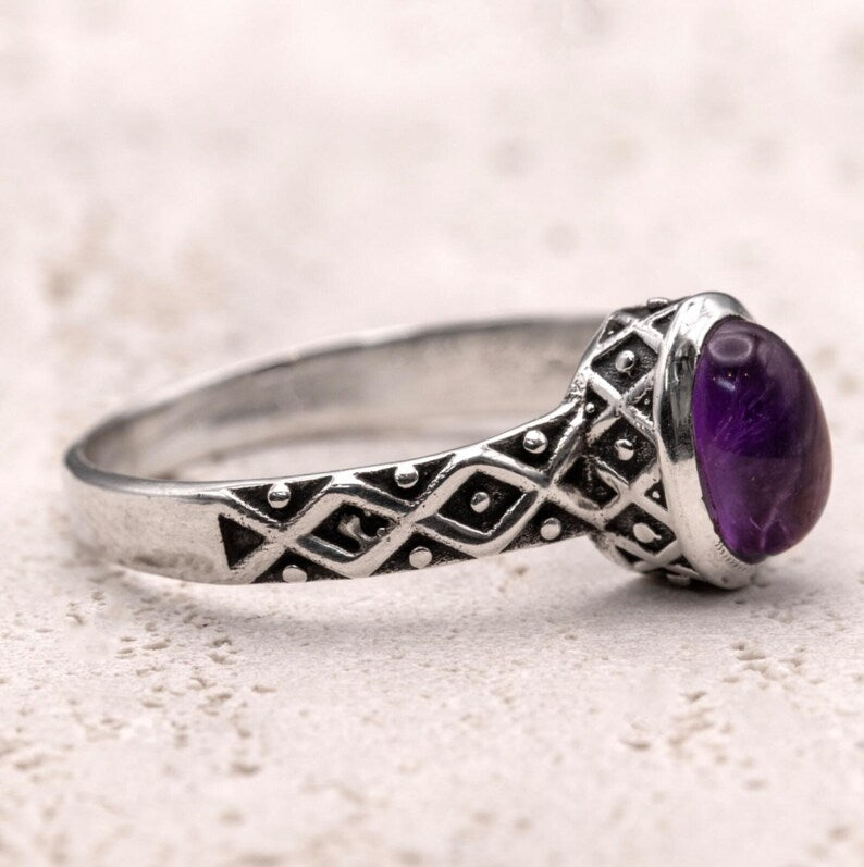 925 Sterling Silver Ladies Natural Amethyst Oval Gemstone Patterned Band Ring