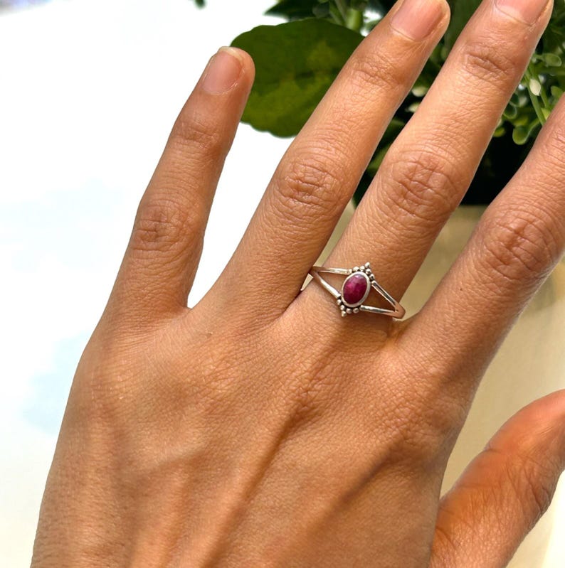 925 Sterling Silver Ladies Minimalist Ring Oval Red Ruby Gemstone Jewellery