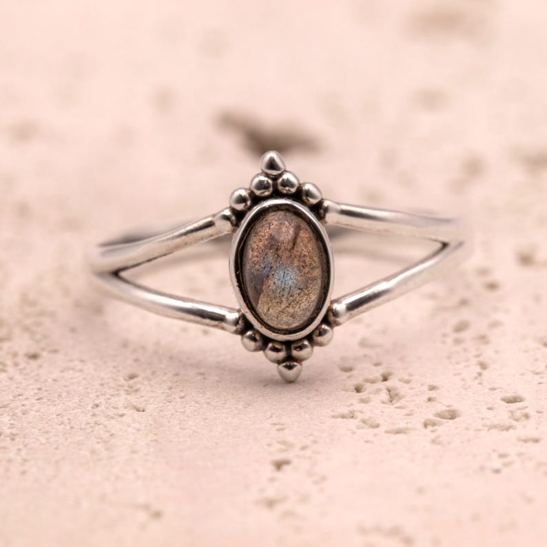925 Sterling Silver Ladies Minimalist Ring Oval Labradorite Gemstone Jewellery