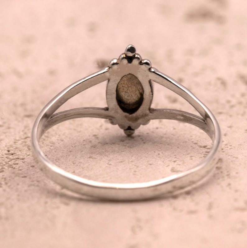 925 Sterling Silver Ladies Minimalist Ring Oval Labradorite Gemstone Jewellery