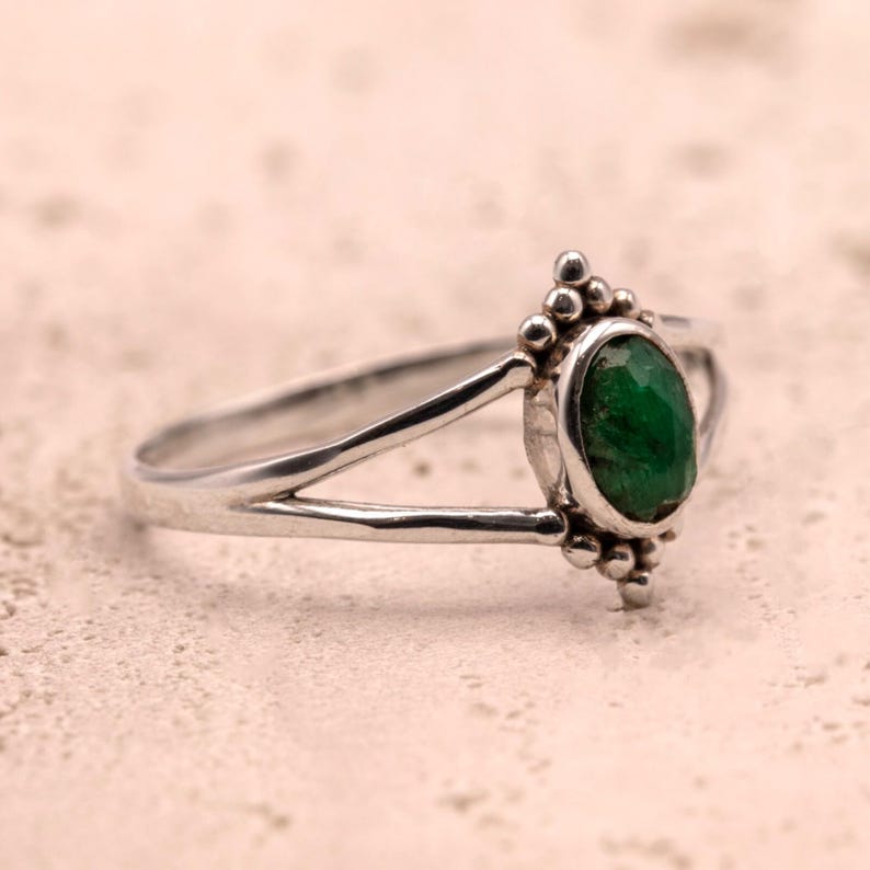 925 Sterling Silver Ladies Minimalist Ring Oval Green Emerald Gemstone Jewellery