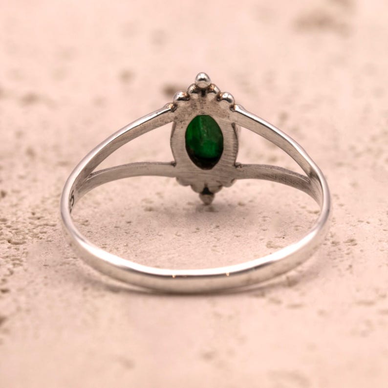 925 Sterling Silver Ladies Minimalist Ring Oval Green Emerald Gemstone Jewellery