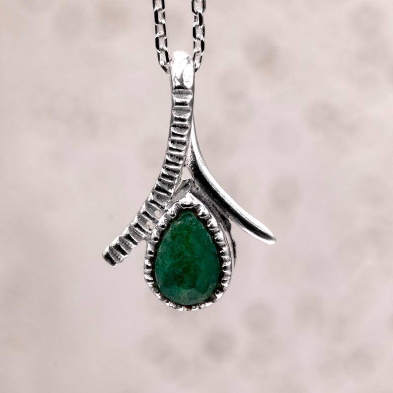 925 Sterling Silver Teardrop Green Emerald Gemstone Ladies Pendant Necklace