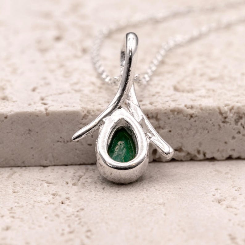 925 Sterling Silver Teardrop Green Emerald Gemstone Ladies Pendant Necklace