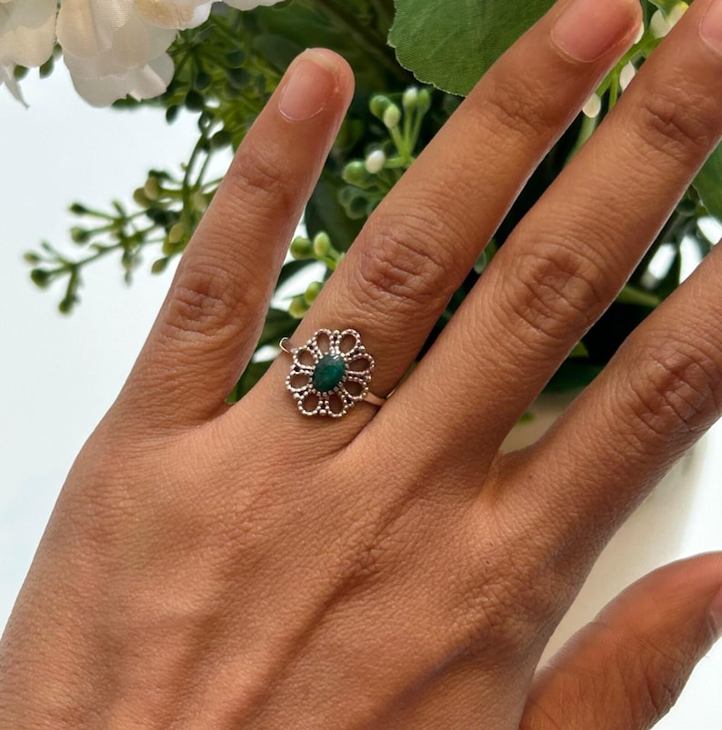 925 Sterling Silver Ladies Vintage Style Ring Emerald Gemstone Ornate Filigree