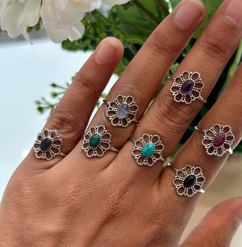 925 Sterling Silver Vintage Style Ladies Ring Red Ruby Gemstone Ornate Filigree