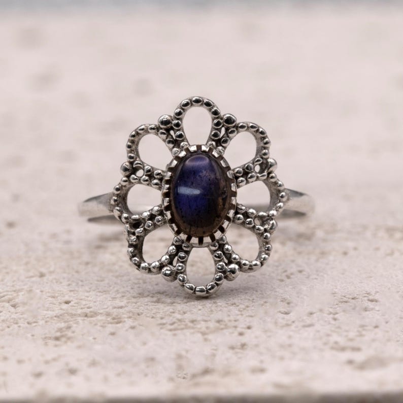 925 Sterling Silver Vintage Style Ring Labradorite Gemstone Ornate Filigree