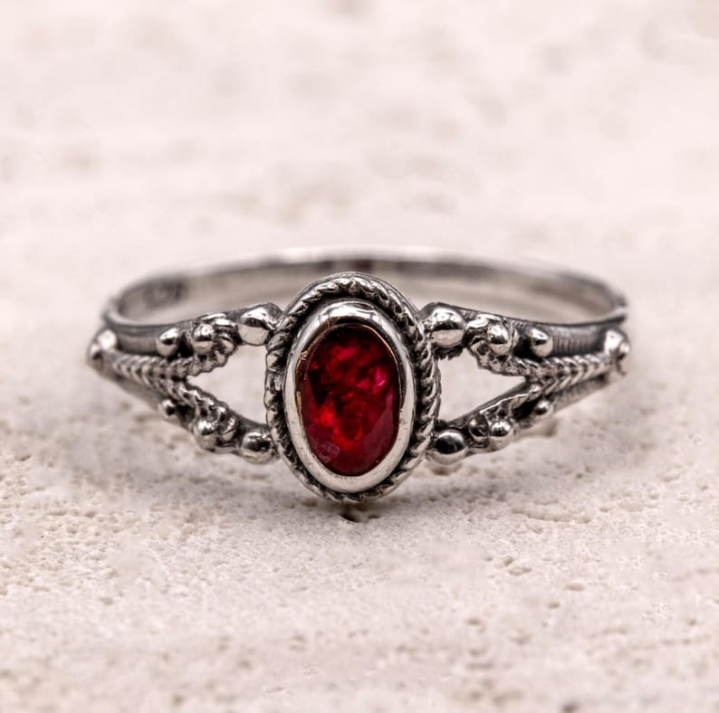 925 Sterling Silver Ladies Vintage Style Ring Simulate Ruby Gemstone Boho Design