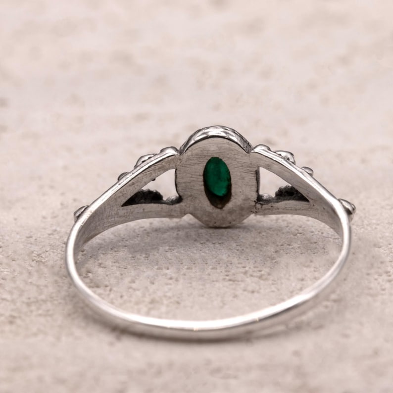 Sterling Silver Ladies Vintage Style Ring Simulated Emerald Gemstone Boho
