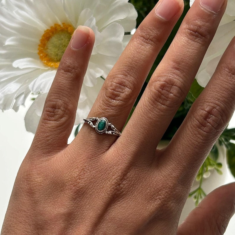 Sterling Silver Ladies Vintage Style Ring Simulated Emerald Gemstone Boho