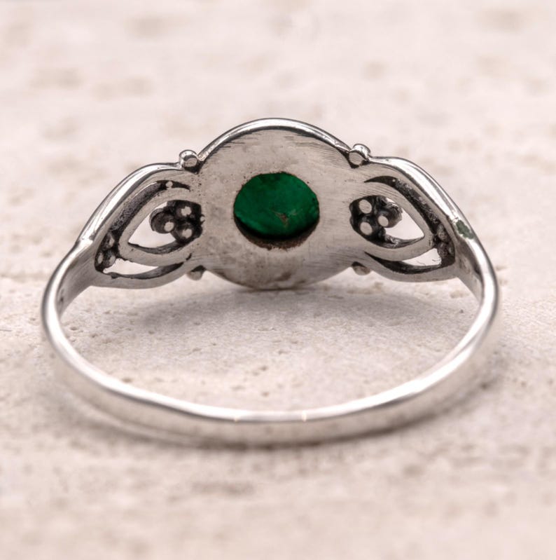 925 Sterling Silver Vintage Style Simulated Green Emerald Gemstone Ring Filigree