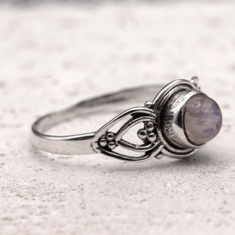 925 Sterling Silver Vintage Style Natural Moonstone Gemstone Ring Filigree