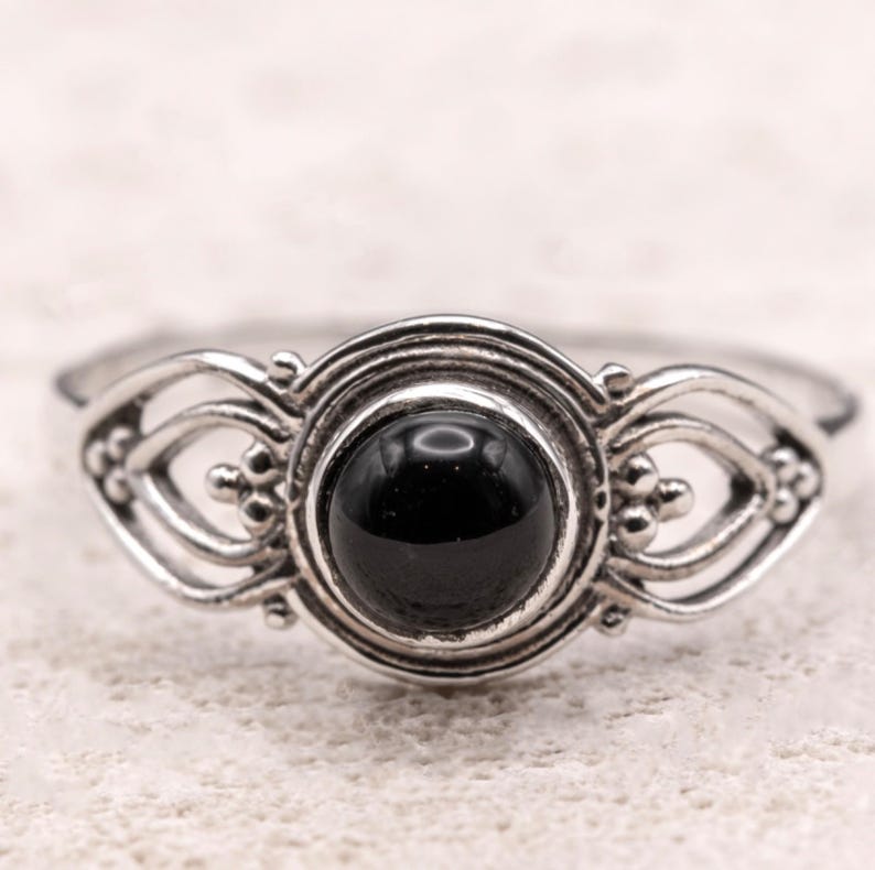 925 Sterling Silver Vintage Style Round Black Onyx Gemstone Ladies Ring Filigree