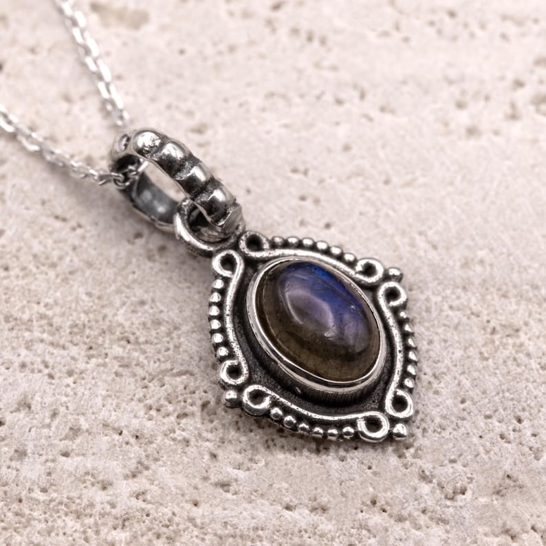 925 Sterling Silver Labradorite Gemstone Ladies Vintage Design Pendant Necklace