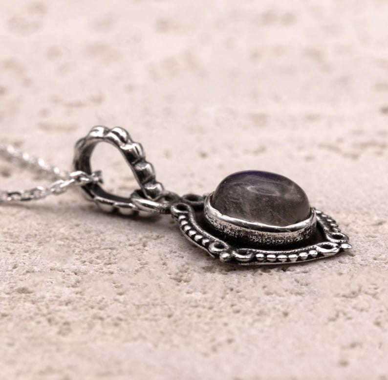 925 Sterling Silver Labradorite Gemstone Ladies Vintage Design Pendant Necklace
