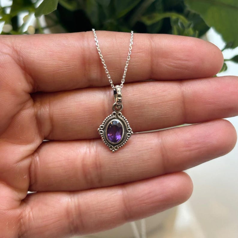925 Sterling Silver Amethyst Gemstone Ladies Vintage Design Pendant Necklace
