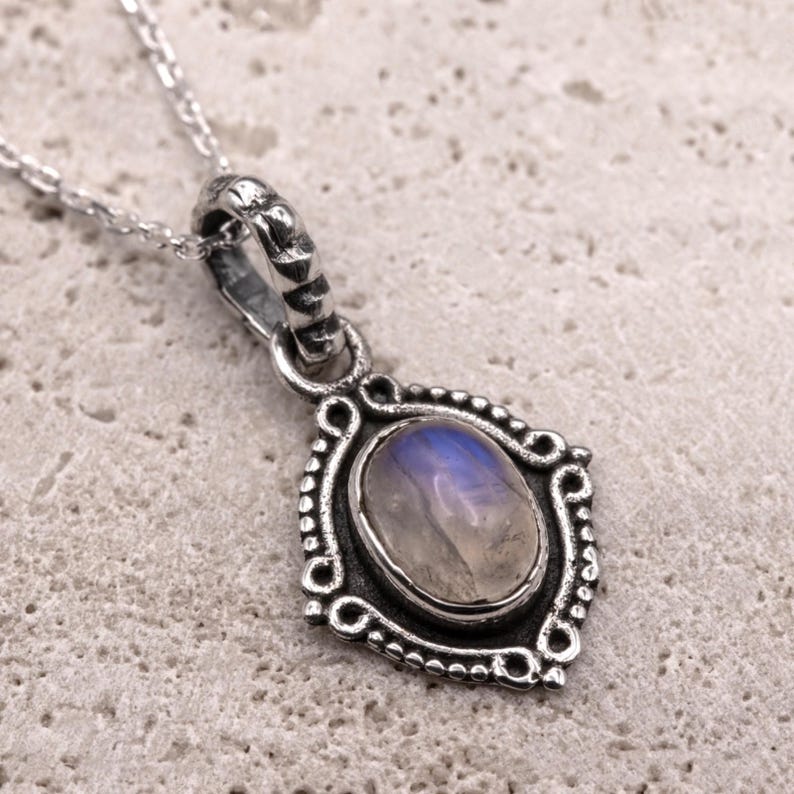 925 Sterling Silver Moonstone Gemstone Ladies Vintage Design Pendant Necklace