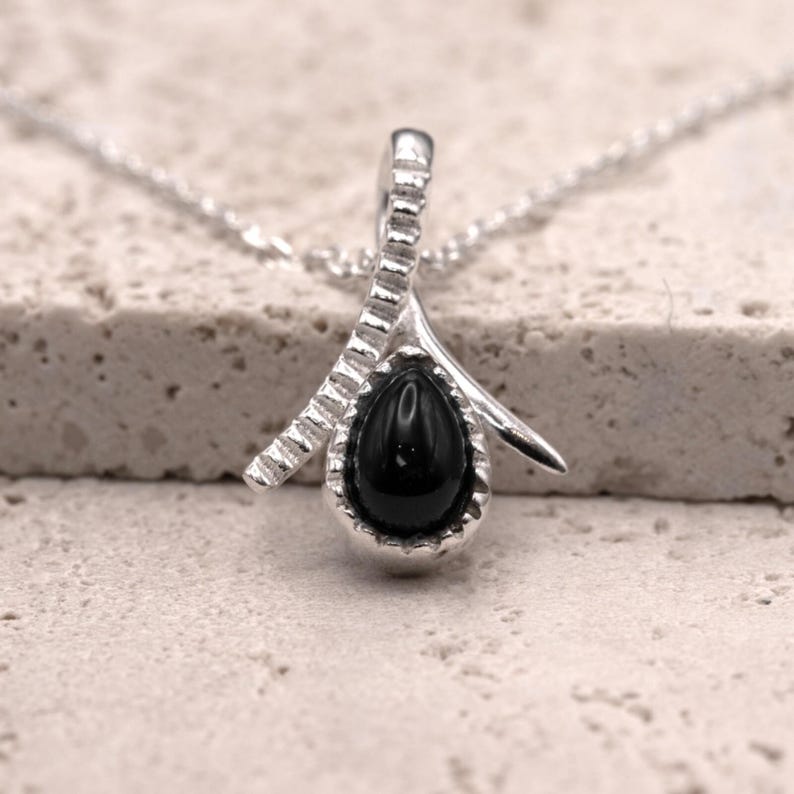 925 Sterling Silver Teardrop Onyx Gemstone Ladies Pendant Necklace Unique